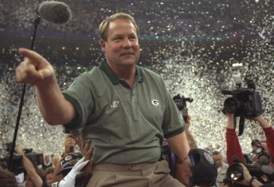 Coach Mike Holmgren being carried off after winning Super Bowl XXXI.