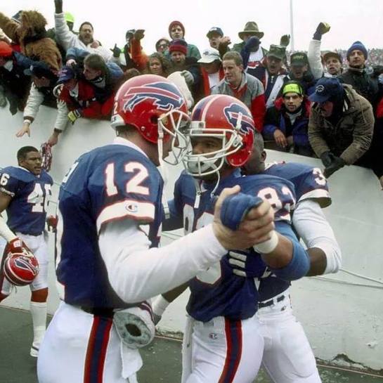Kelly and Reed before taking the field in 1990.